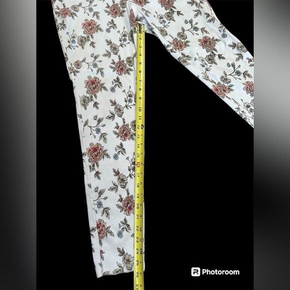 Lildy jeggings pants white w floral pattern sz LG/XL good condition pull on - Picture 4 of 5